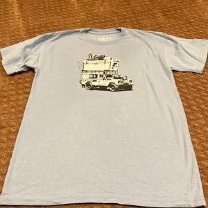 Never worn Mens SS Yeti tee shirt